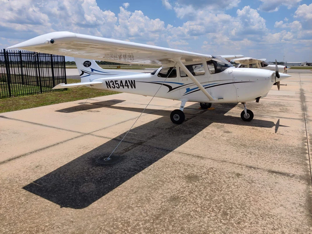 Cessna 172 flight training plane